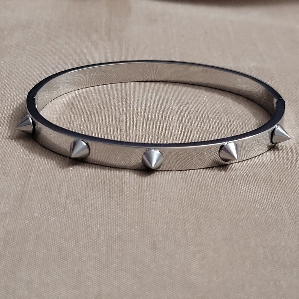 Silver stainless steel spiked hinge bangle bracelet